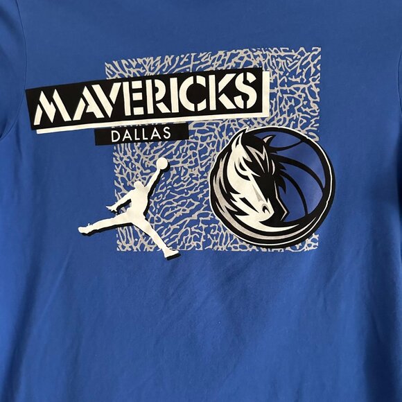 NIKE Dri-Fit Athletic Cut Dallas Mavericks NBA Short Sleeve T-Shirt Sz M - Picture 3 of 8